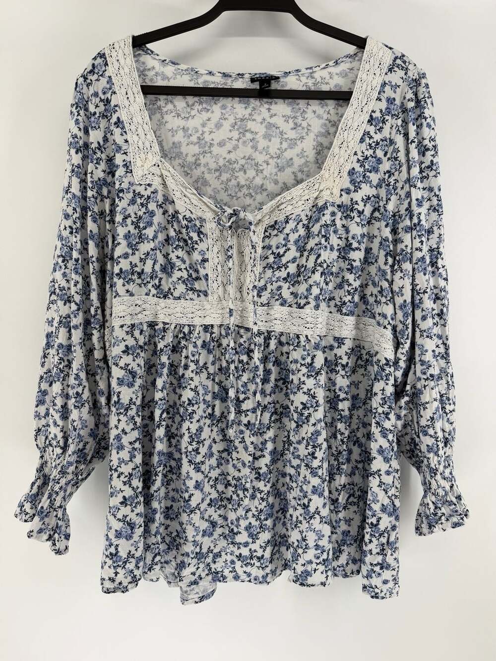 Torrid Size 3 Blue Floral Lace Trim Babydoll Top Long Sleeve